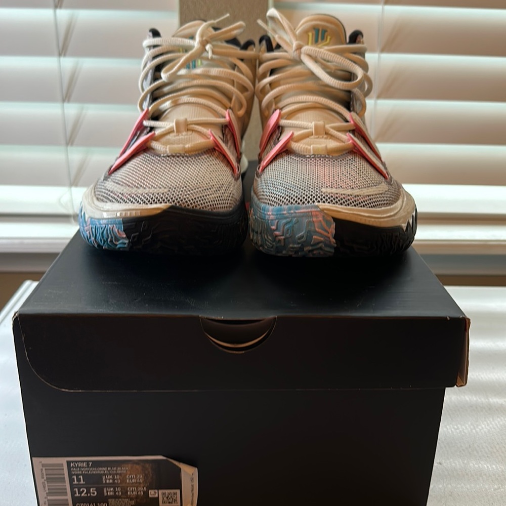 KYRIE 7